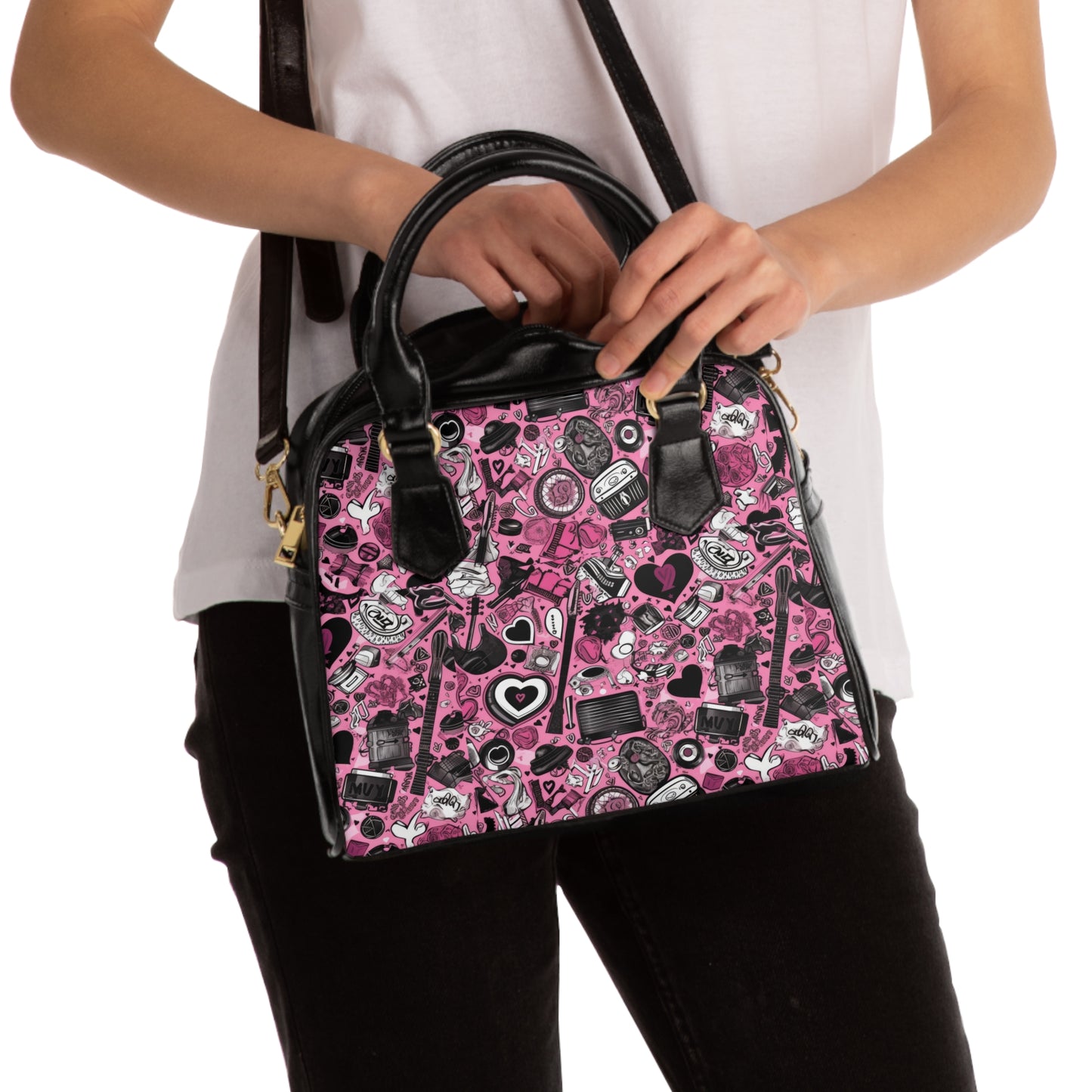 Bolso de mano con corazones en rosa