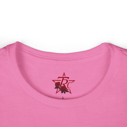 Camiseta con cuello en V y estampado de niña gótica con pucheros 