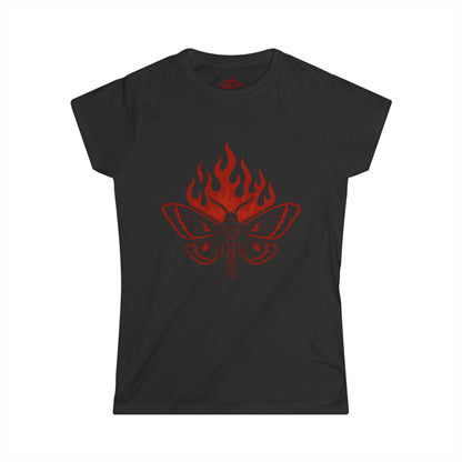 Camiseta con gráfico de polilla de fuego gótica