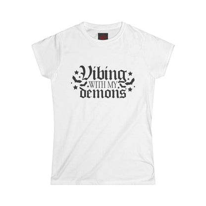 Camiseta gráfica Vibrando con mis demonios