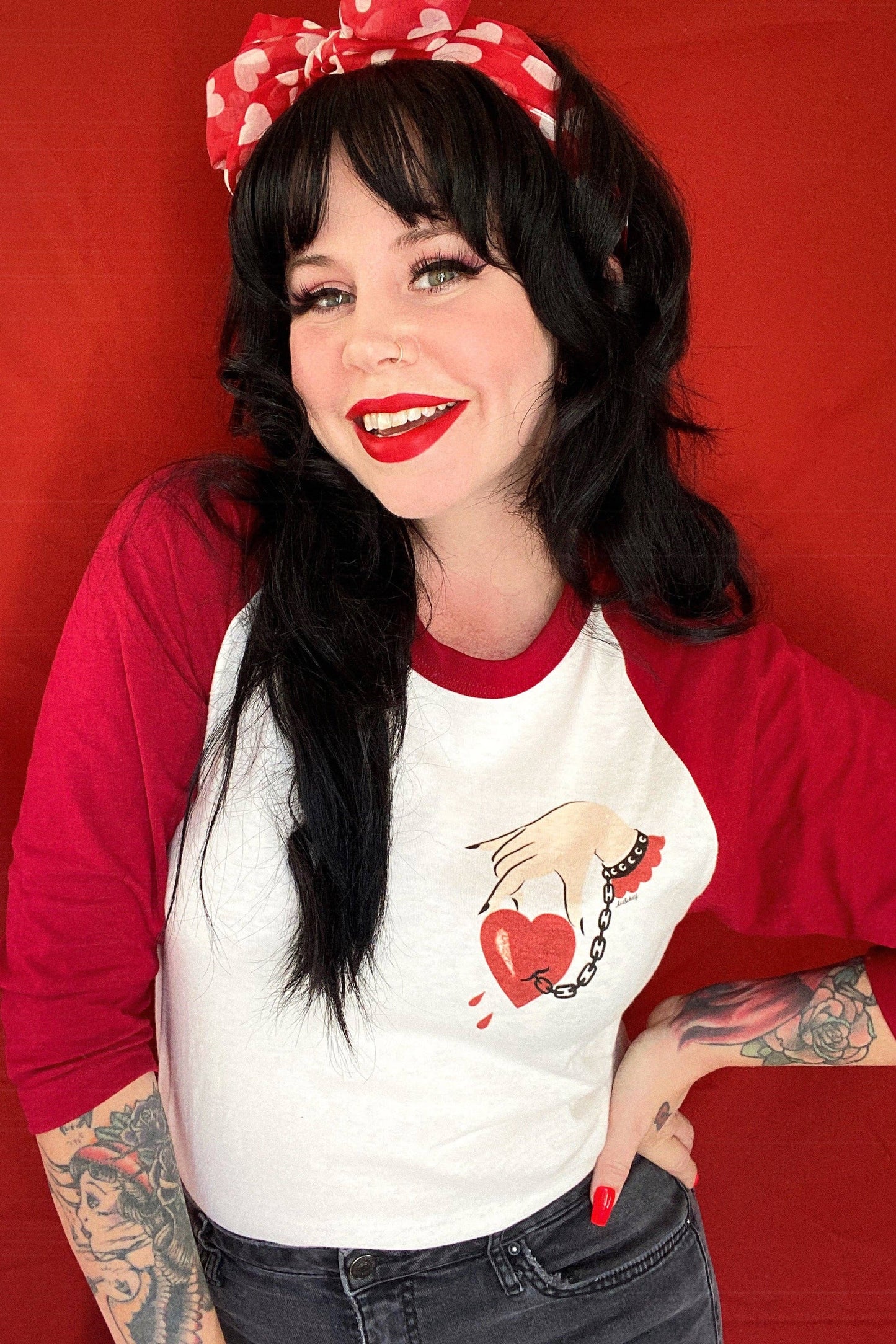 Captive Heart Raglan Tee in Natural / Red